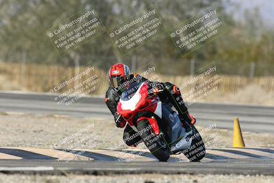 media/Dec-01-2025-Moto Forza (Mon) [[2daa91e15f]]/2-Intermediate Group/Session 3 (Turn 3)/